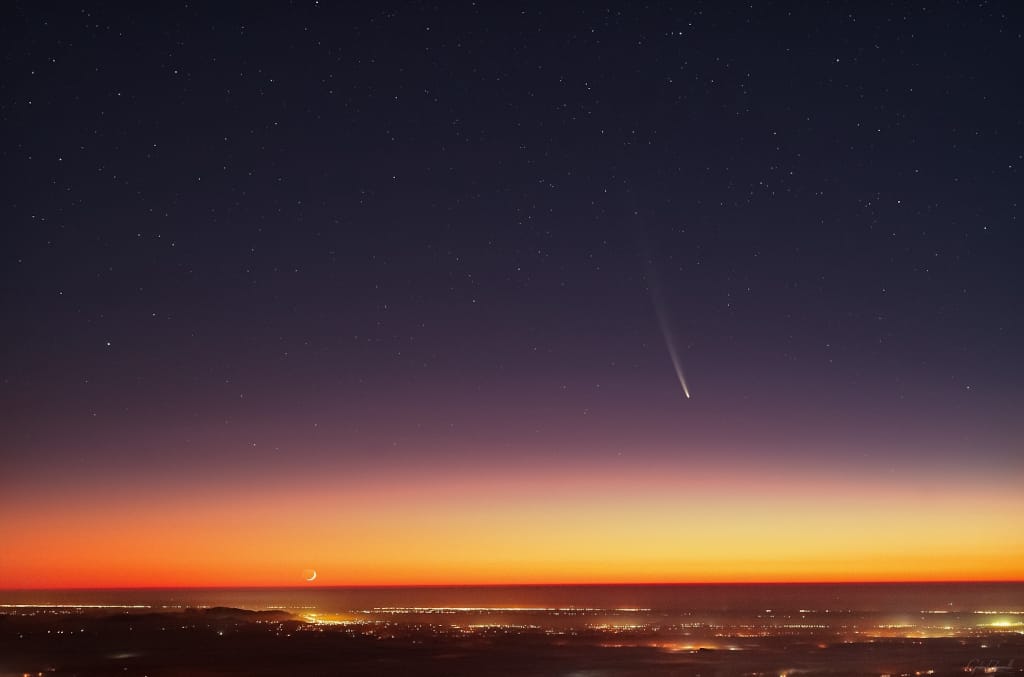 Comet at Moonrise Comet at Moonrise