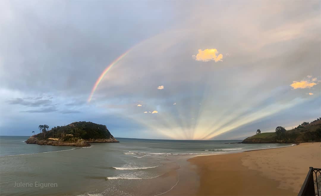 Anticrepuscular Rays: A Rainbow Fan over Spain Anticrepuscular Rays: A Rainbow Fan over Spain
