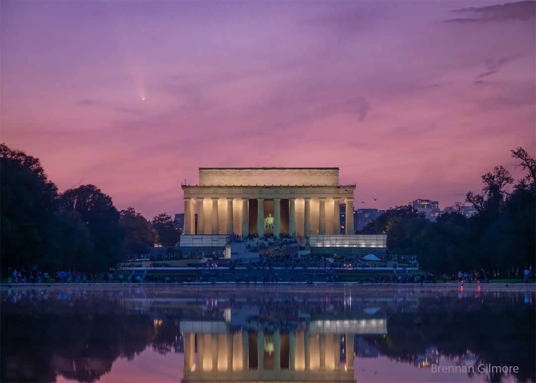 Comet Tsuchinshan ATLAS Over the Lincoln Memorial Comet Tsuchinshan ATLAS Over the Lincoln Memorial