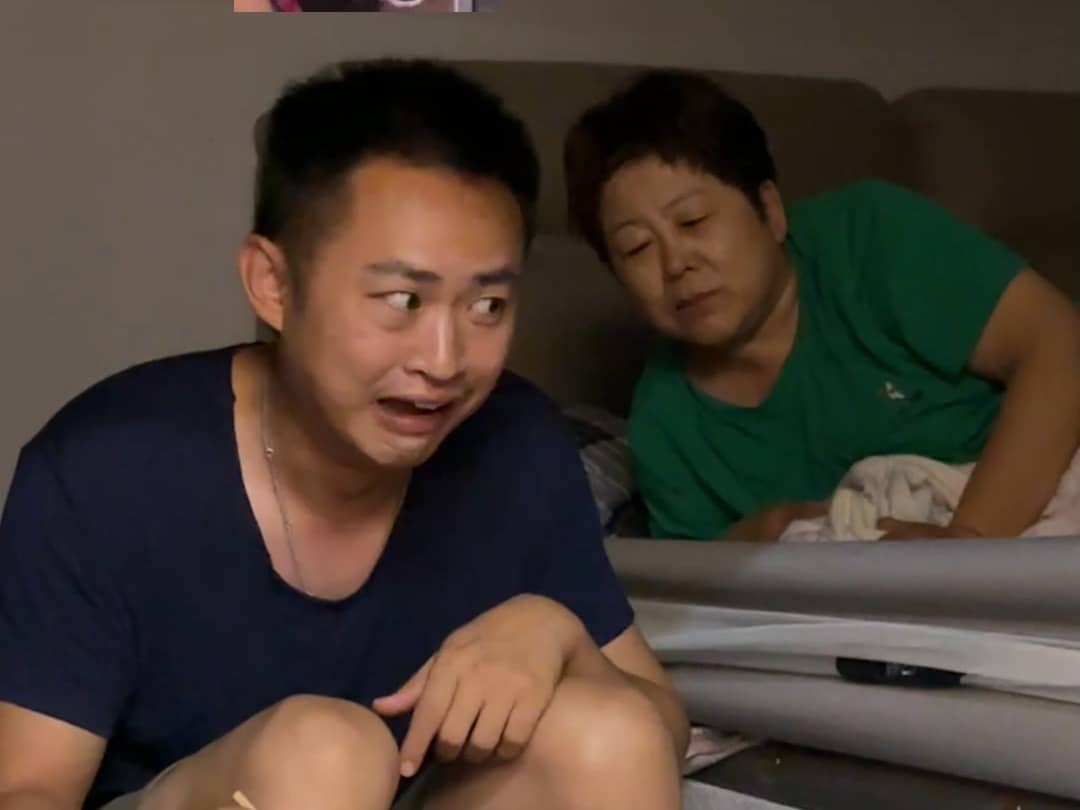半夜在妈妈床前吃螺蛳粉和臭豆腐