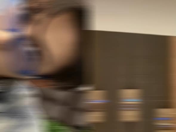 %977