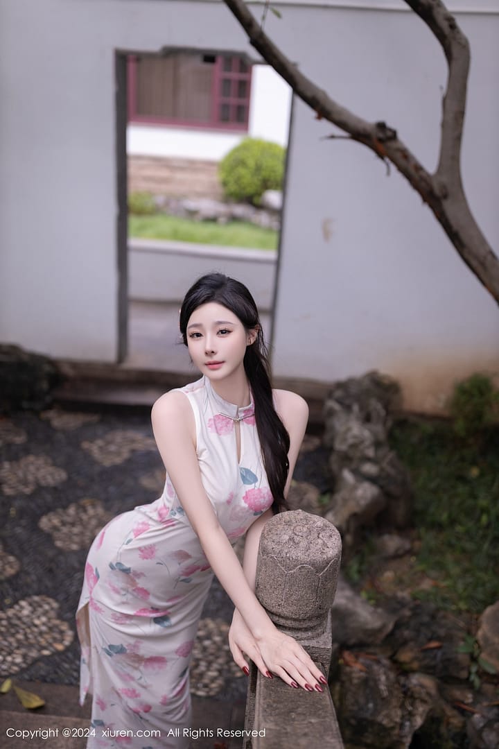 XiuRen第9087期_模特小逗逗性感粉色图案连衣裙配超薄肉丝秀曼妙身姿诱惑写真79P