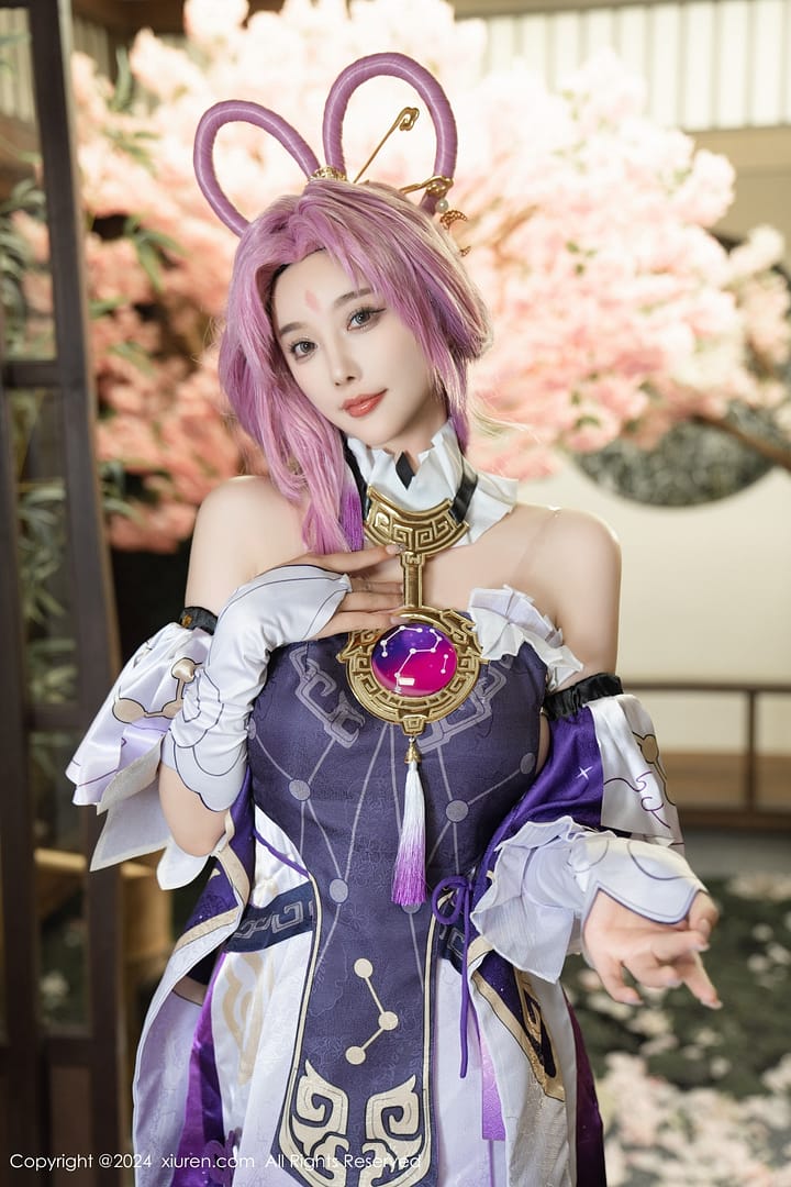 XiuRen第8943期_女神杨晨晨Yome性感紫色Cosplay服饰配白丝袜秀丰满身材诱惑写真79P