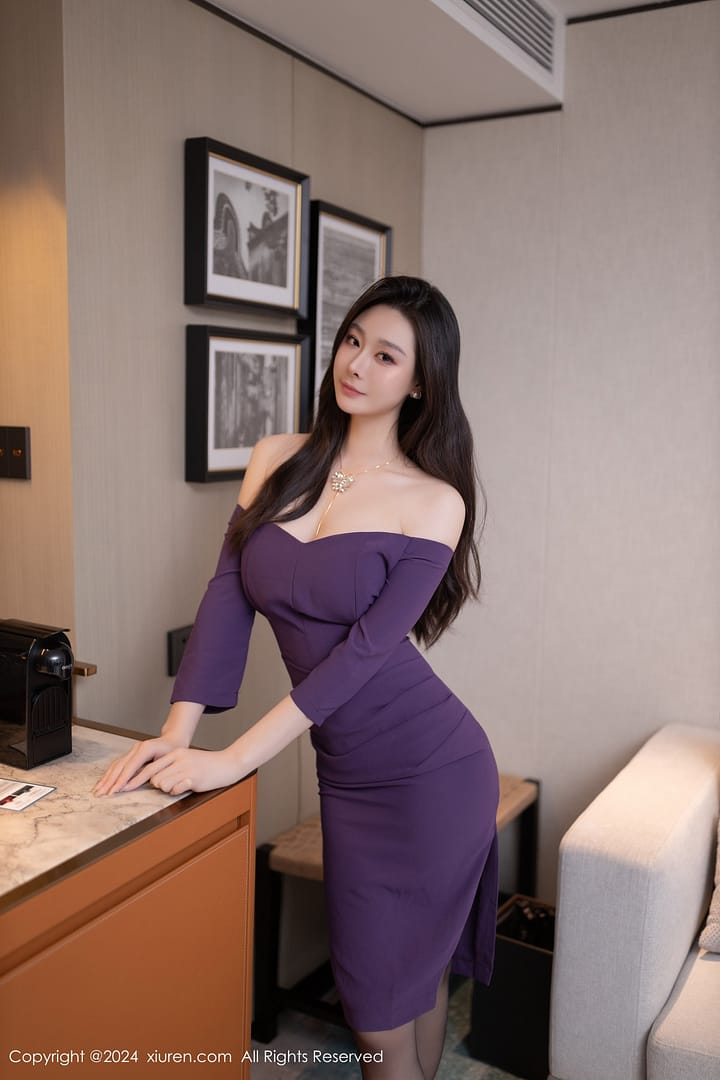 XiuRen第8881期_模特小逗逗性感紫色连衣短裙配超薄黑丝秀曼妙身姿完美诱惑写真80P