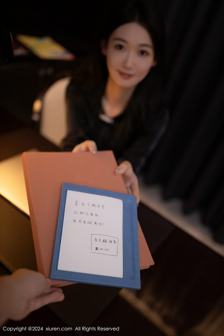 XiuRen第9102期_模特唐安琪送礼主题性感黑色OL服饰配黑丝袜秀曼妙身姿诱惑写真88P