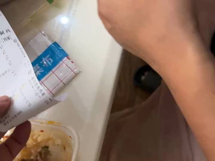 攀枝花野人垃圾堆里吃外卖行不