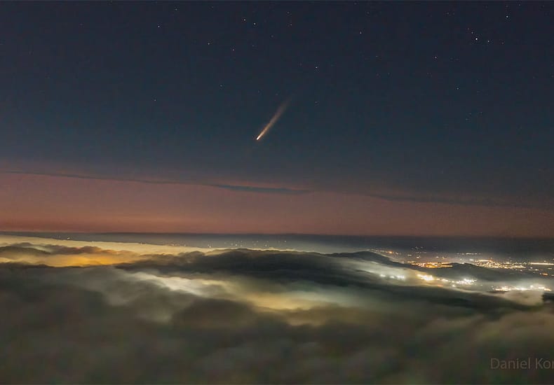 Comet Tsuchinshan ATLAS over Mexico