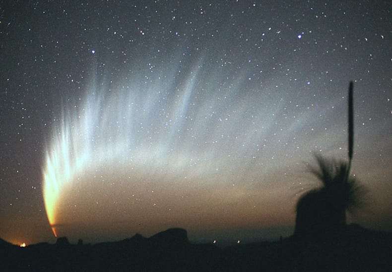 The Magnificent Tail of Comet McNaught The Magnificent Tail of Comet McNaught