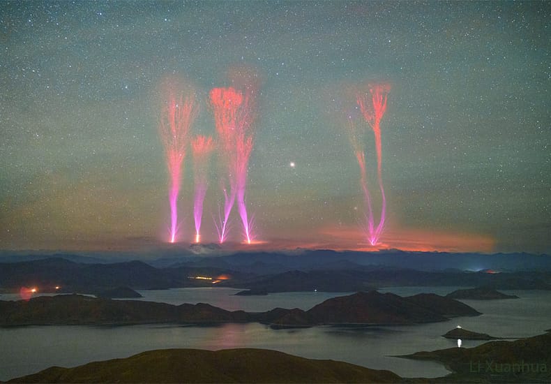 Gigantic Jets over Himalayan Mountains Gigantic Jets over Himalayan Mountains