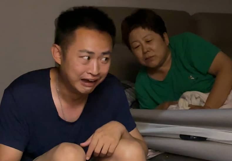 半夜在妈妈床前吃螺蛳粉和臭豆腐