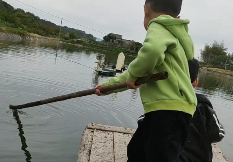 撑船带你去游世界