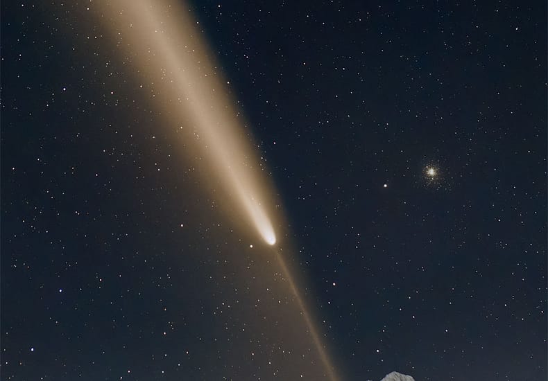 Comet Tsuchinshan ATLAS over California Comet Tsuchinshan ATLAS over California