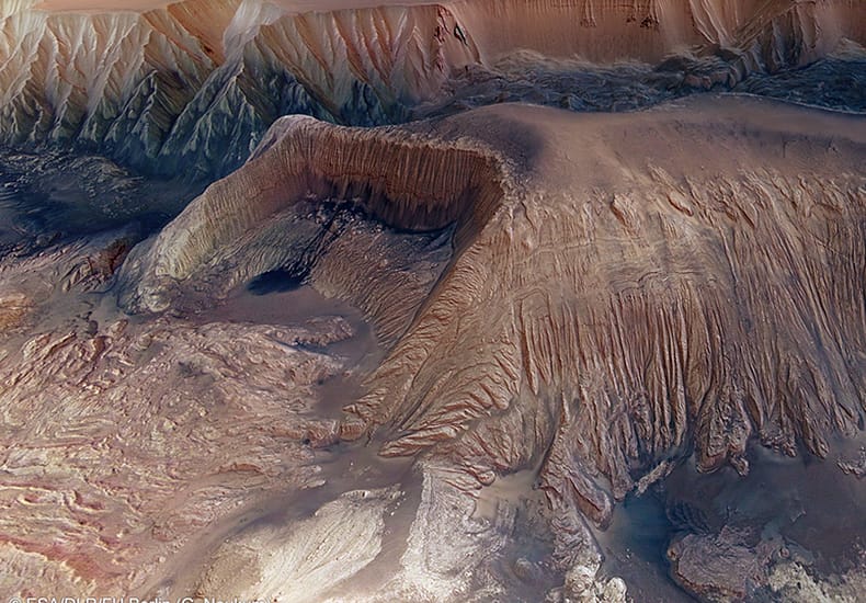 Collapse in Hebes Chasma on Mars