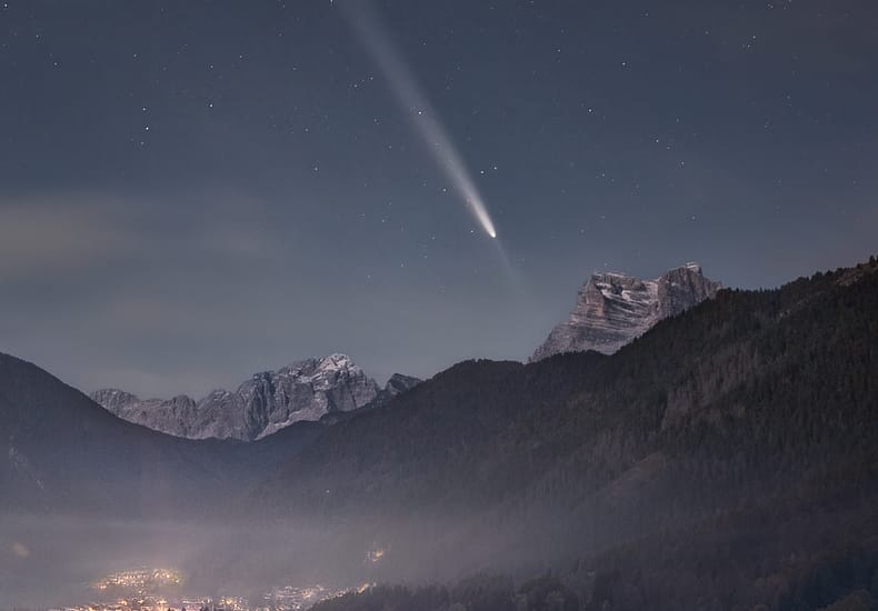 Comet Tsuchinshan Atlas over the Dolomites Comet Tsuchinshan Atlas over the Dolomites