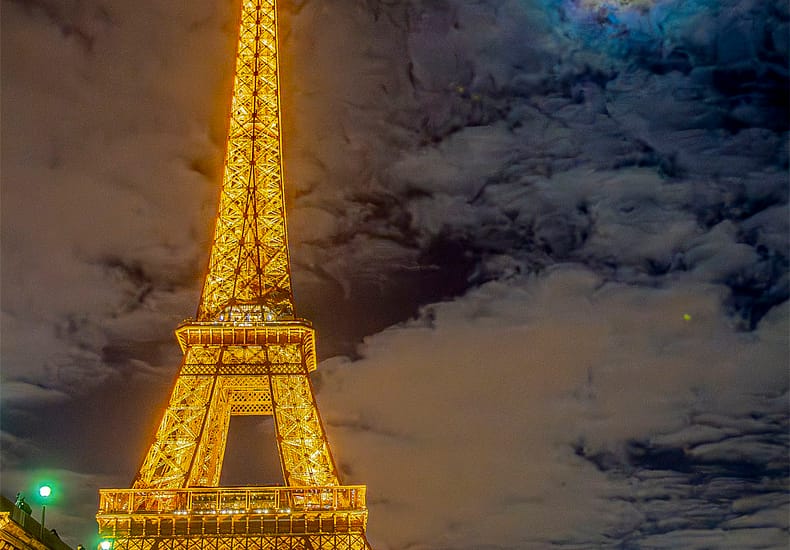 A Lunar Corona over Paris A Lunar Corona over Paris