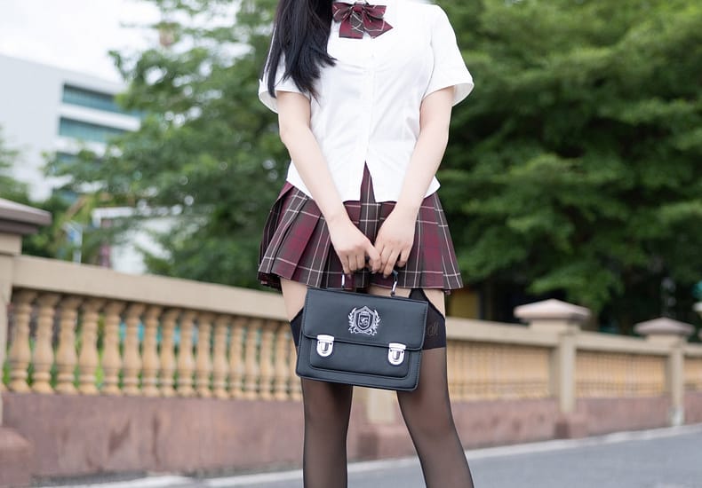 XiuRen第9064期_女神杨晨晨Yome性感JK制服配黑丝吊袜秀丰腴身材完美诱惑写真101P