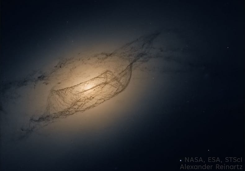 The Twisted Disk of NGC 4753 The Twisted Disk of NGC 4753