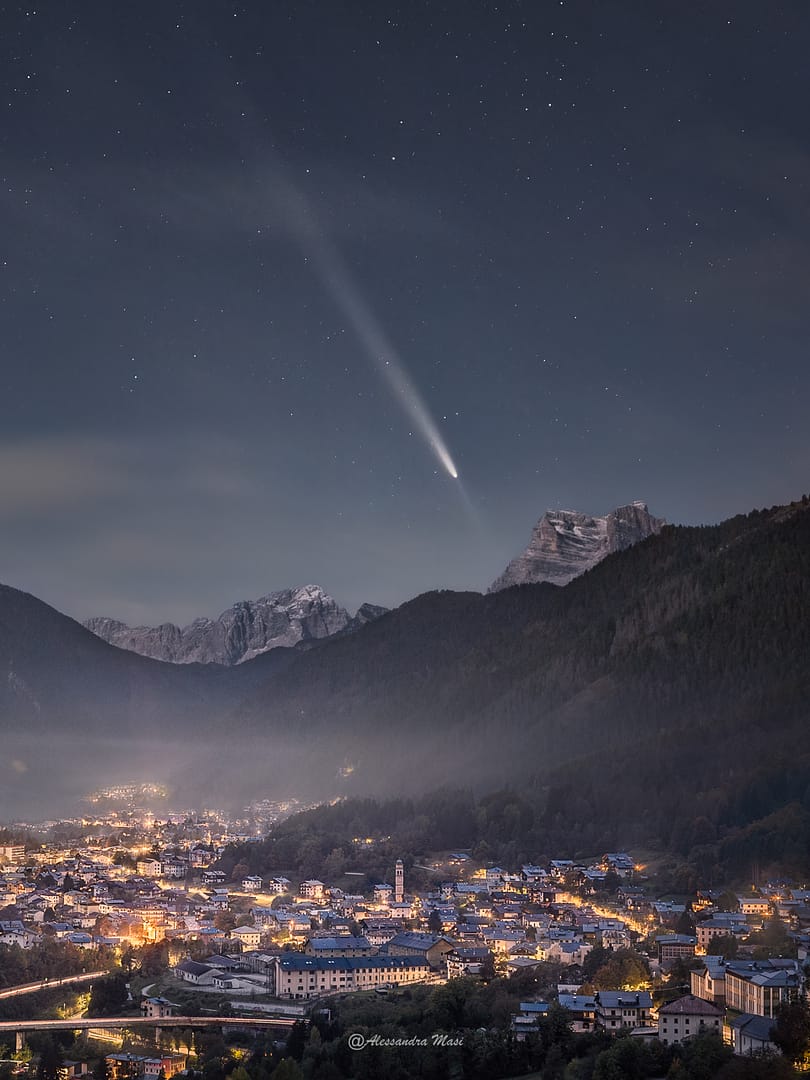 Comet Tsuchinshan Atlas over the Dolomites Comet Tsuchinshan Atlas over the Dolomites