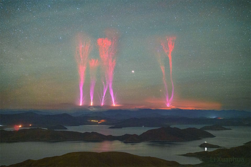 Gigantic Jets over Himalayan Mountains Gigantic Jets over Himalayan Mountains